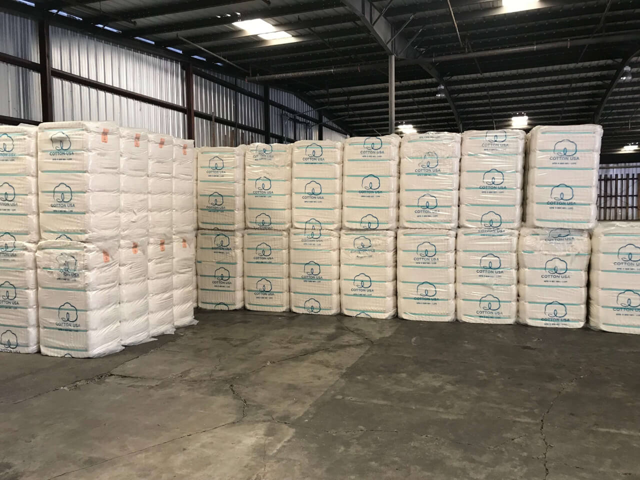 A picture of cotton packages at the warehouse